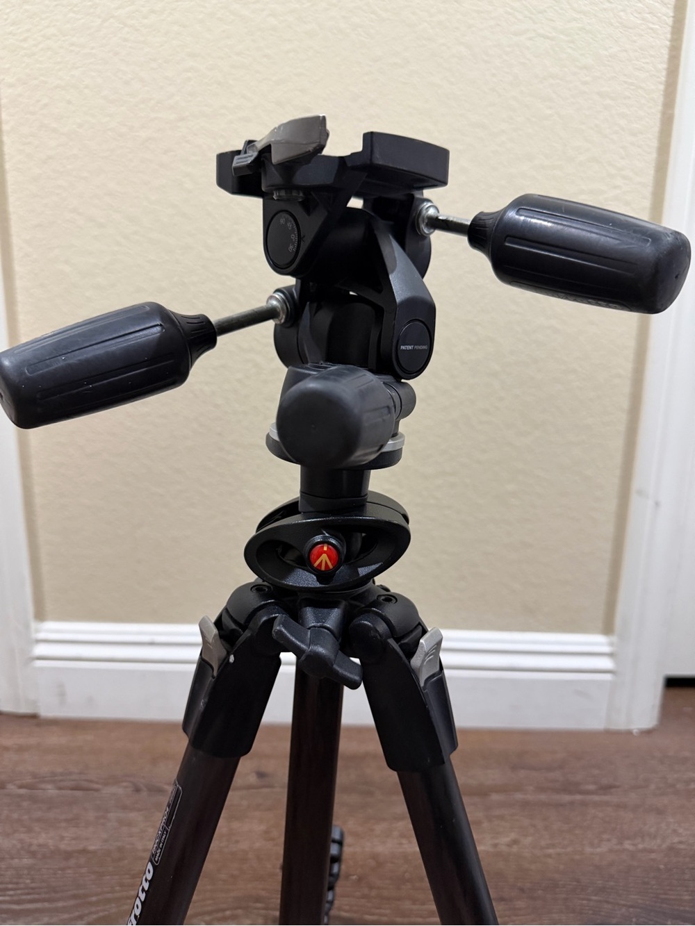 Manfrotto 190CXPRO4 tripods made in Italy magnesium carbon fiber - Picture 5 of 9